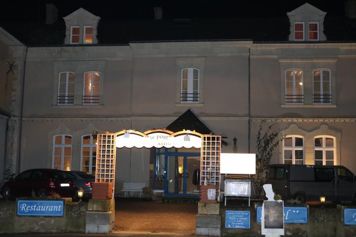 ホテル Logis Le Port Saint Aubin Morannes sur Sarthe-Daumeray エクステリア 写真